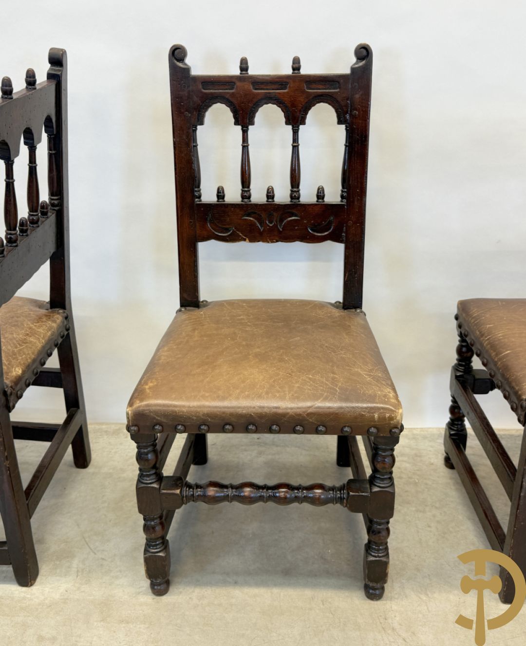 Grote massief eiken openklapbare gatelegg tafel + 6 Engelse eiken stoelen met lederen zitting
