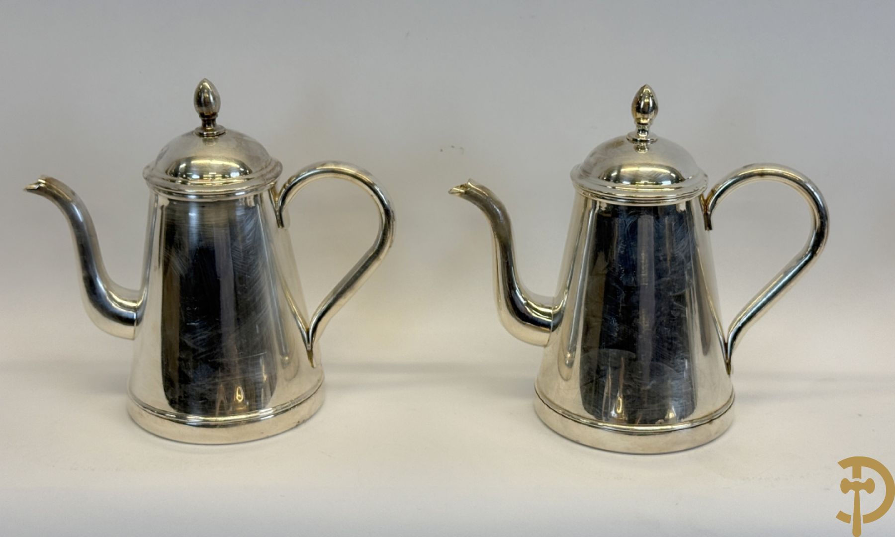Verzilverde koffie- en theekannen