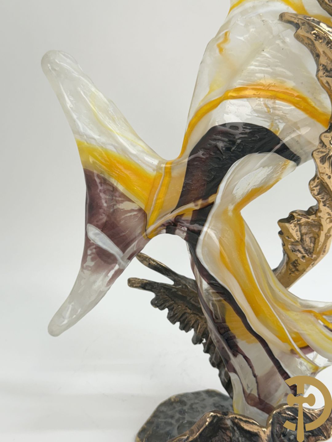 LOHE getekend - Surrealistische kopersculptuur met glas in de vorm van een vis