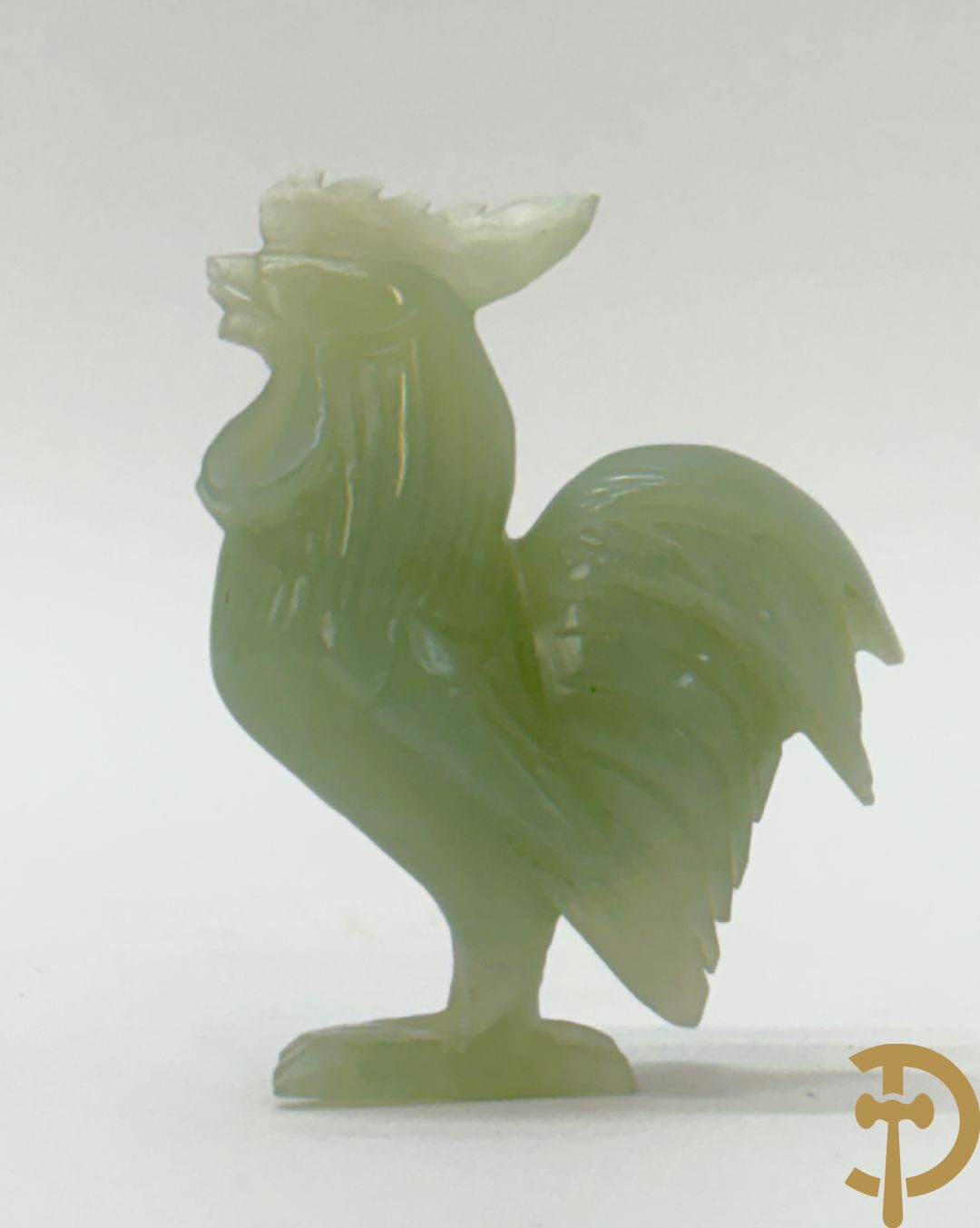 Drie handgesculpteerde Aziatische vogels met bloemenmotieven in jadeiet + klein haantje in jadeiet
