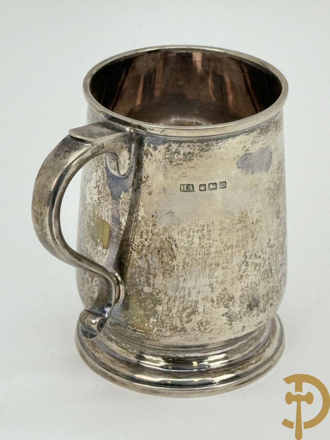 Massief zilveren Engelse beker, Sheffield 1914, met initialen MI