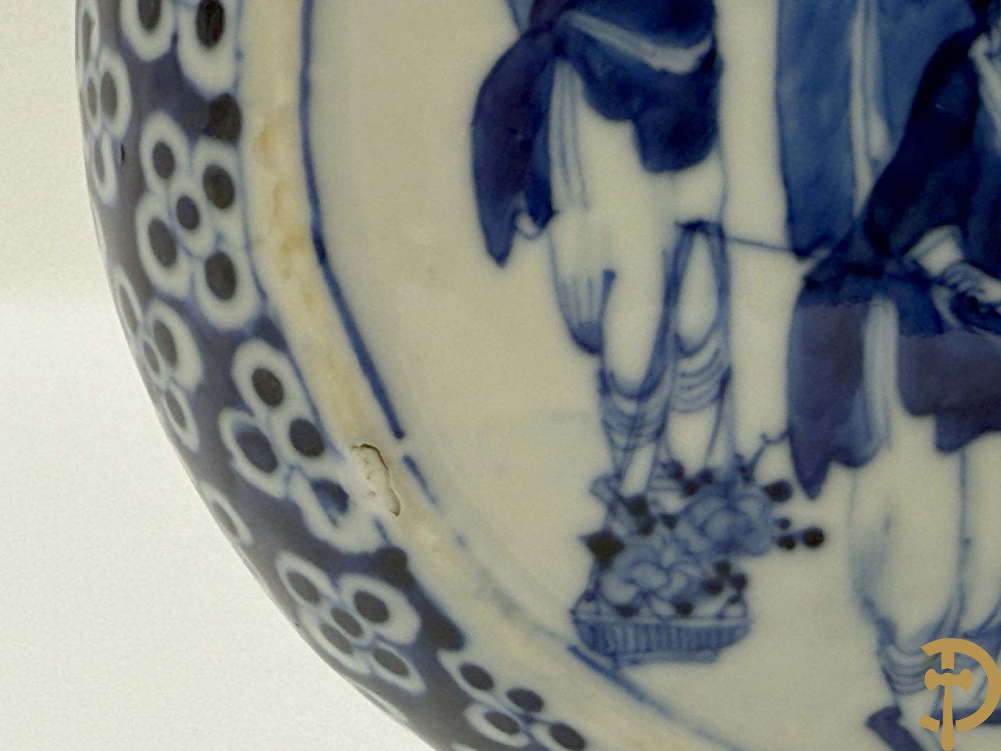 Chinese porseleinen maanvaas met geanimeerd decor