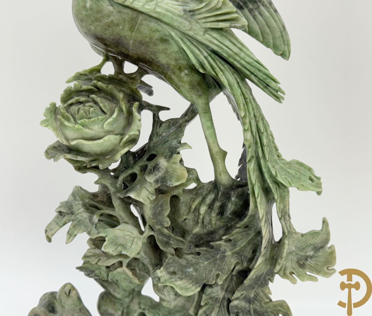 Paar Aziatische sculpturen met fenixen en pioenrozen