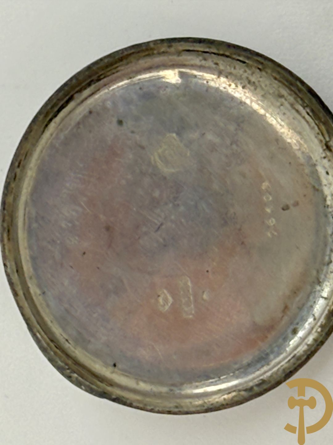 Vier 19e zakhorloges met Romeinse cijfers w.o. zilver + 2 zakhorlogekettingen
