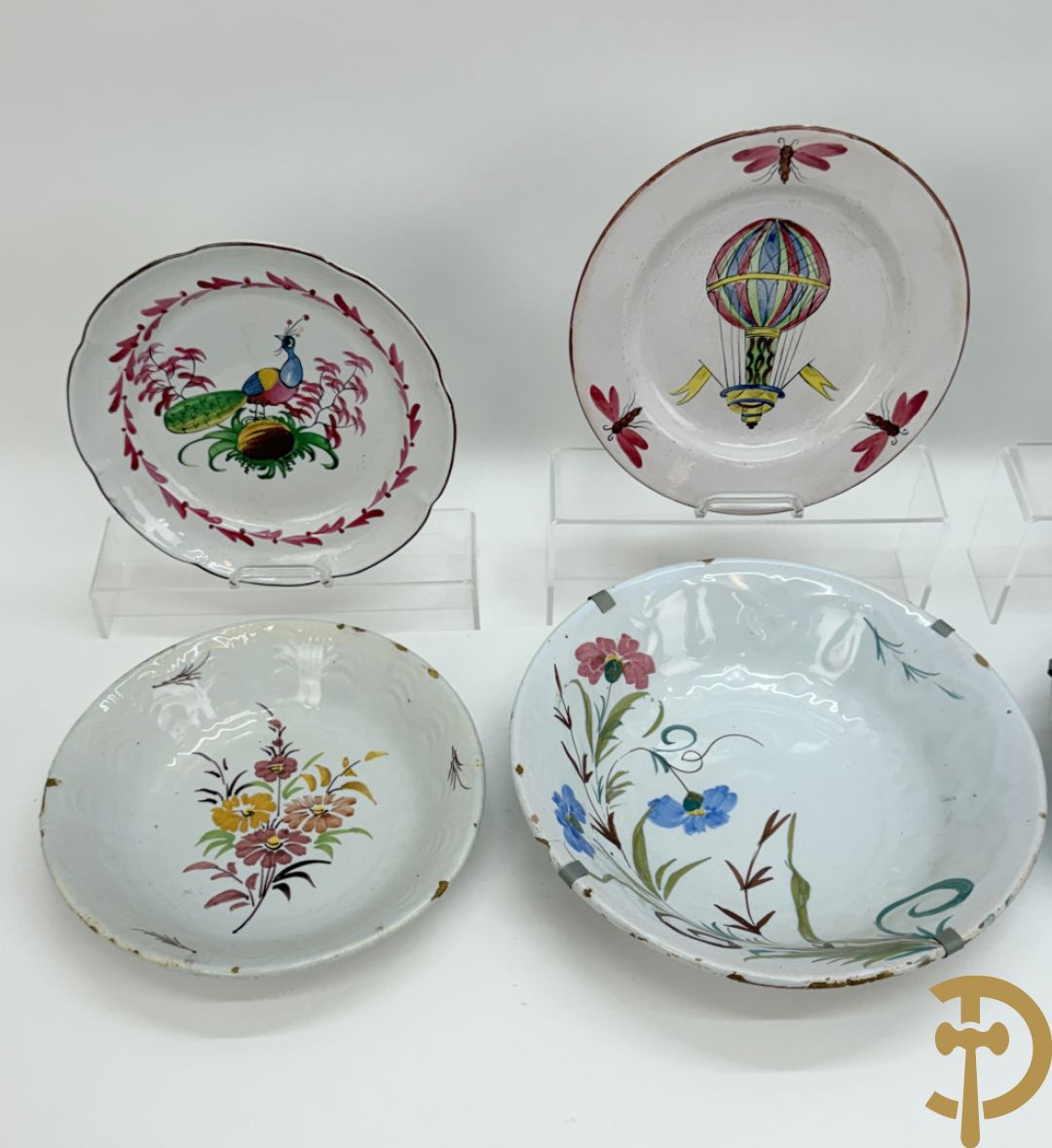 Franse borden w.o. Strassbourg met decor van luchtballon, vogel en Chinees figuurtje