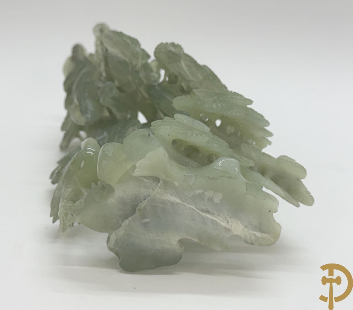 Jadeiet sculptuur van boom met vogels + koppel vogels op bloemen in jadeiet + 2 vogels op tak in jadeiet