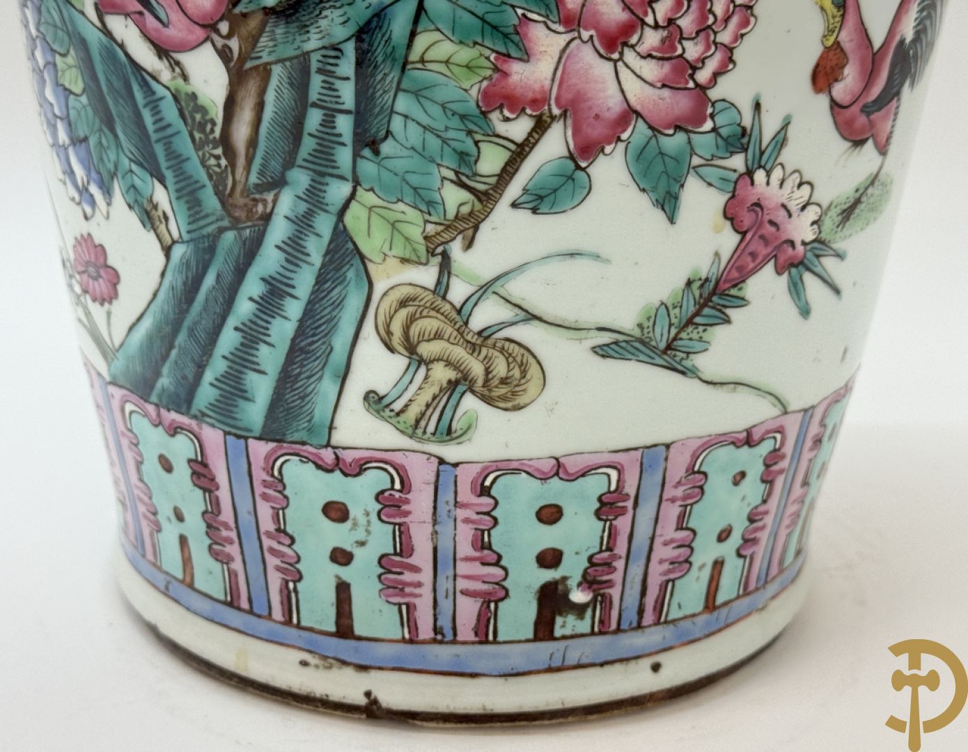 Chinese porseleinen vaas met decor van hanen en bloemen