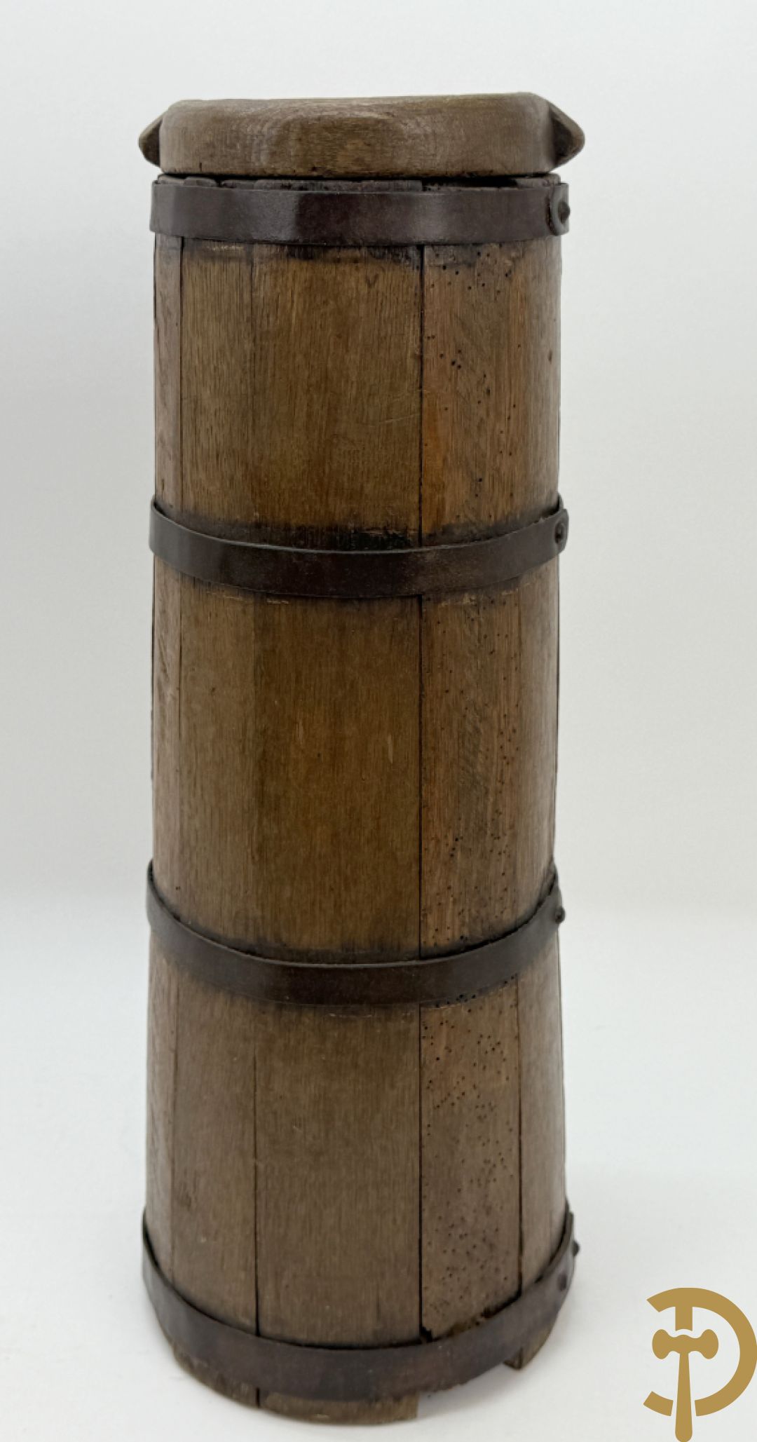 Lot folklore w.o. antieke gemerkte (IBT BCR) houten muurdoos 1845, karner zonder stok, antieke houten veldfles (gourde) 19e + houten sculptuurtje