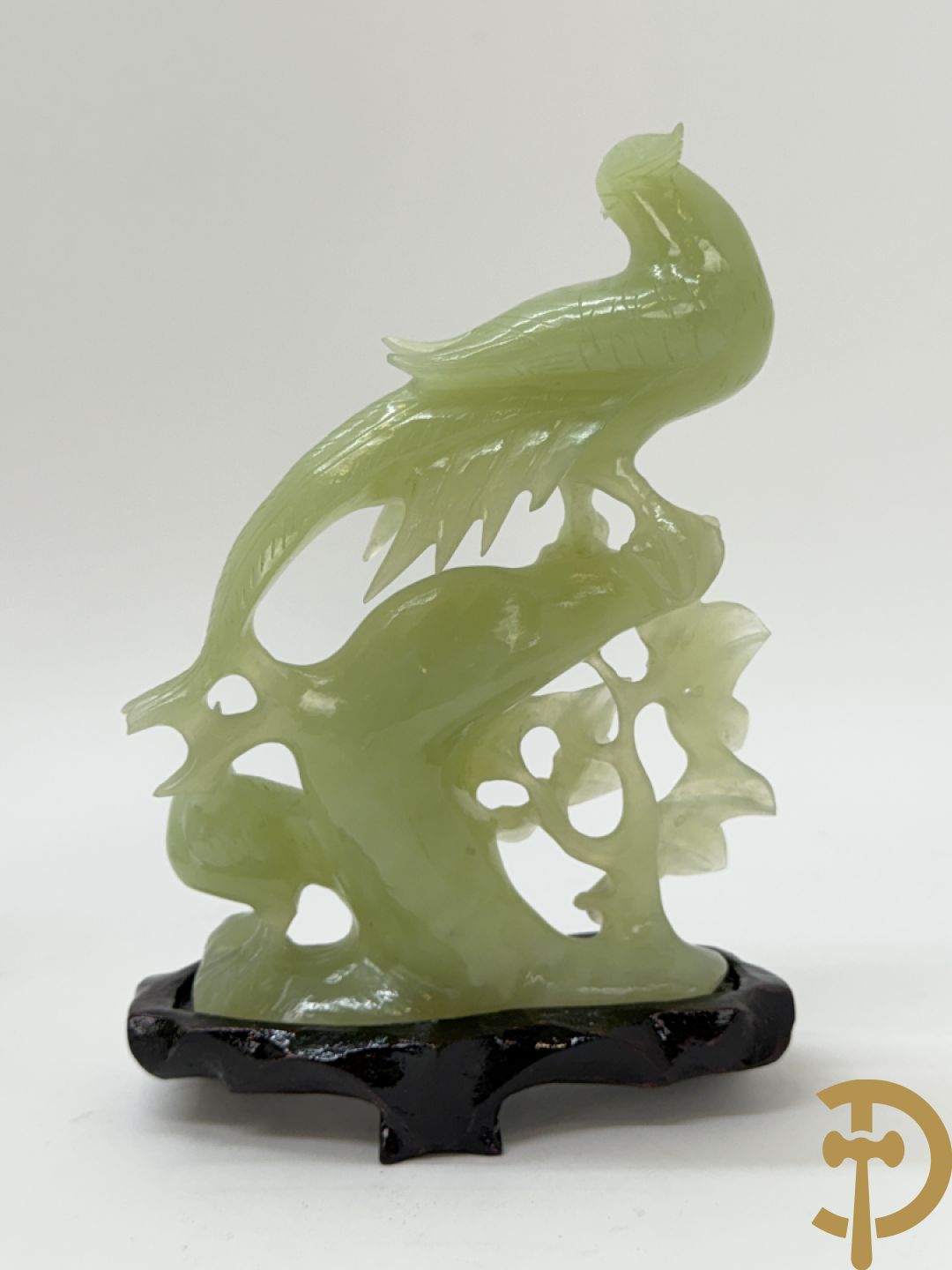 Drie handgesculpteerde Aziatische vogels met bloemenmotieven in jadeiet + klein haantje in jadeiet