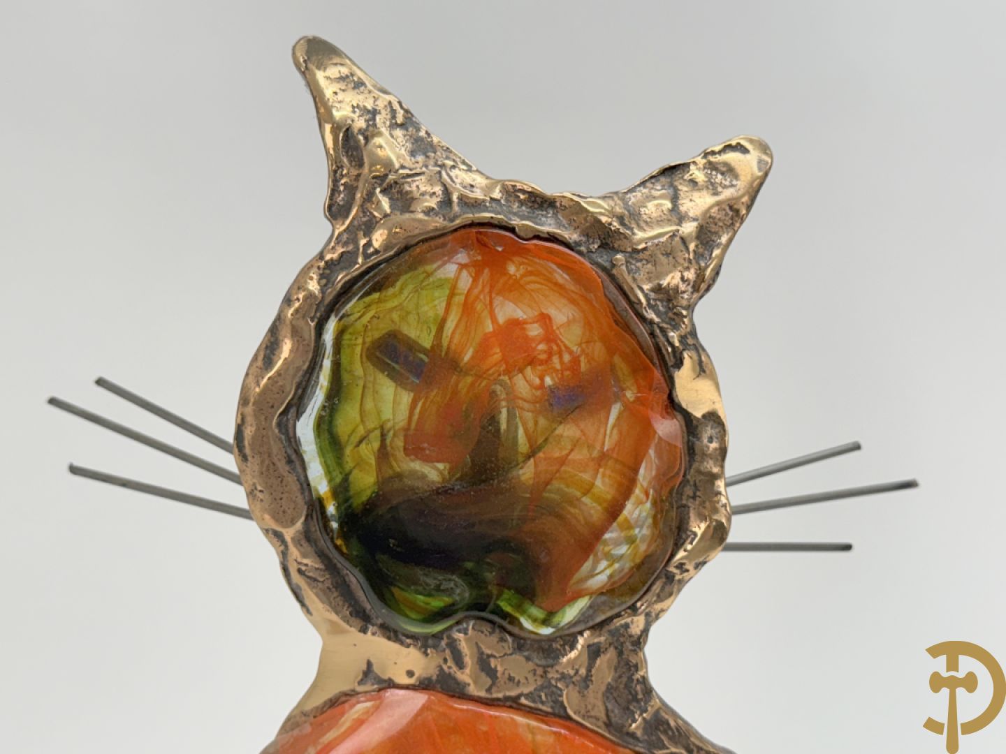 LOHE getekend - Bronssculptuur van poes met glaspasta