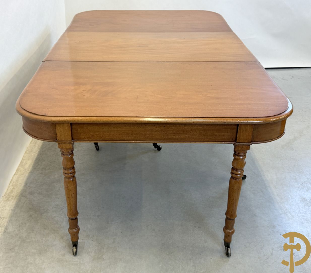 Engelse mahoniehouten tafel op 8 ballusterpoten (met 2 verlengstukken)
