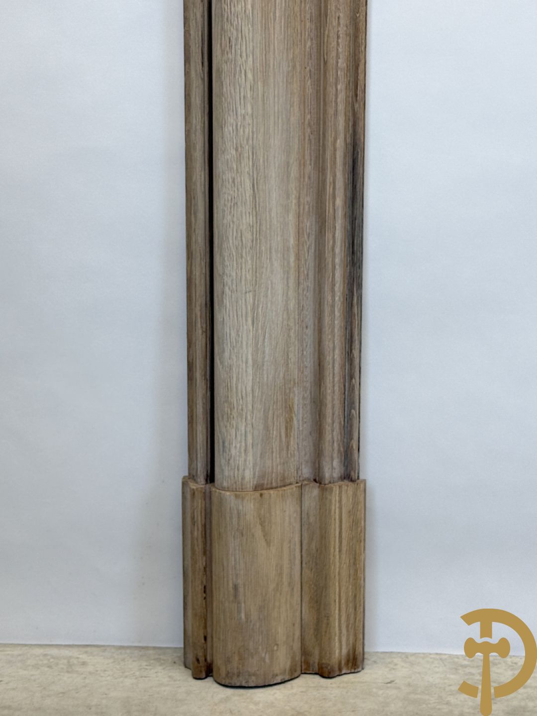 Eiken schouwmantel met gestoken molures