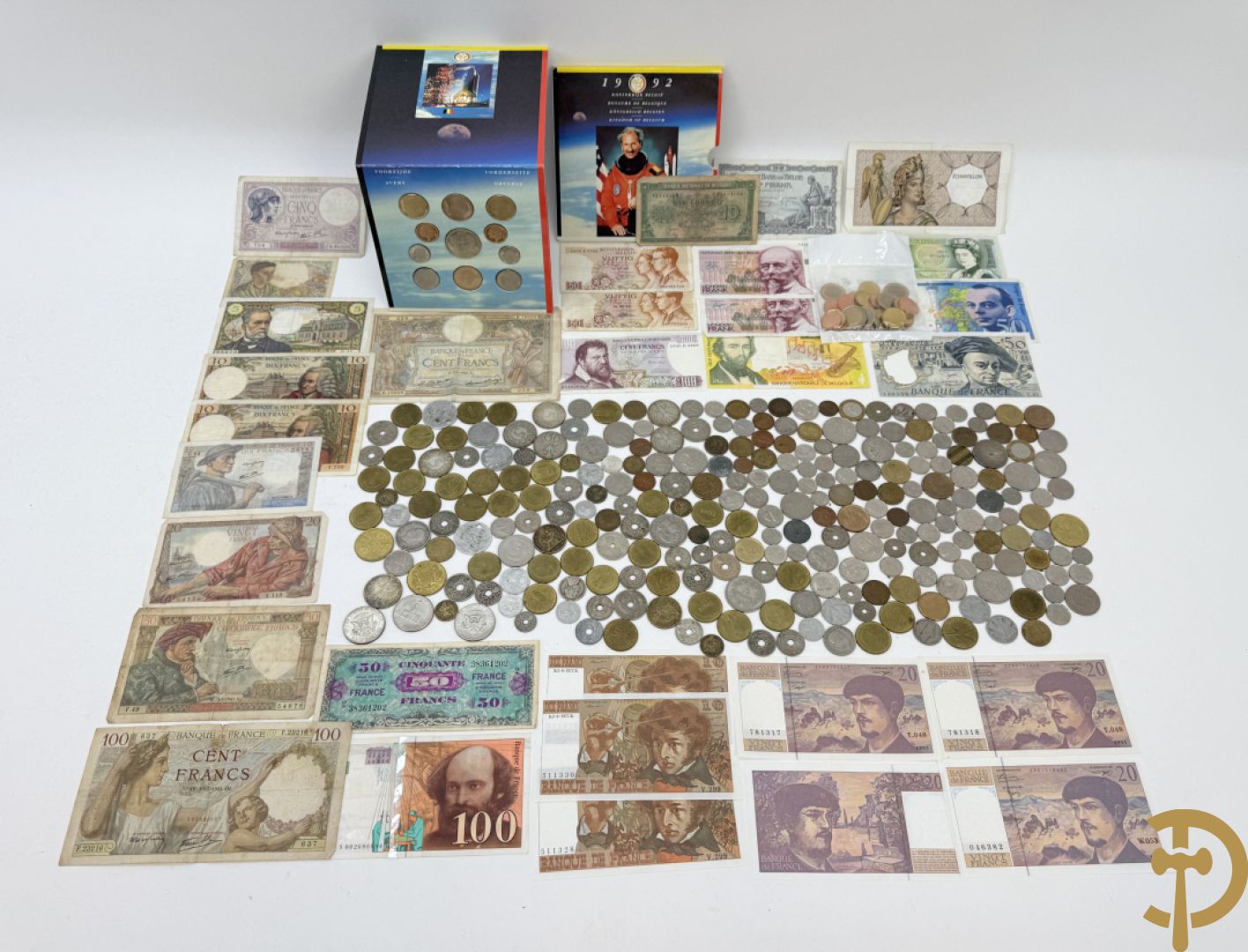 Verzameling munten Belgisch, Duits en Frans + verzamelmapje munten met Dirk Frimout uit 1992 + ingepakte eerste euro minikit + oude bankbiljetten van Frankrijk en België