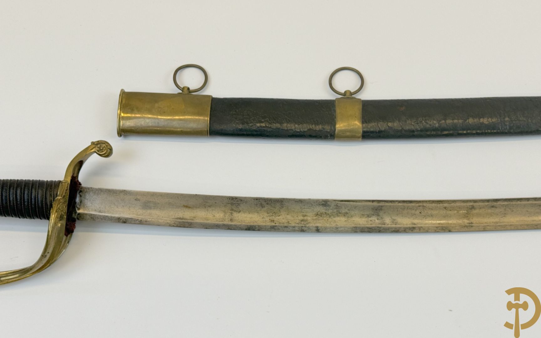 Franse infanterie sabel in lederen schede