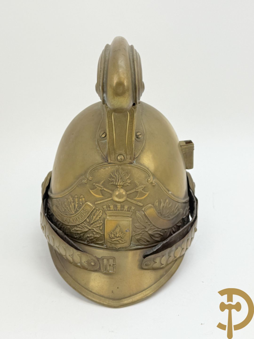 Vier koperen Franse pompierhelmen, model 1880