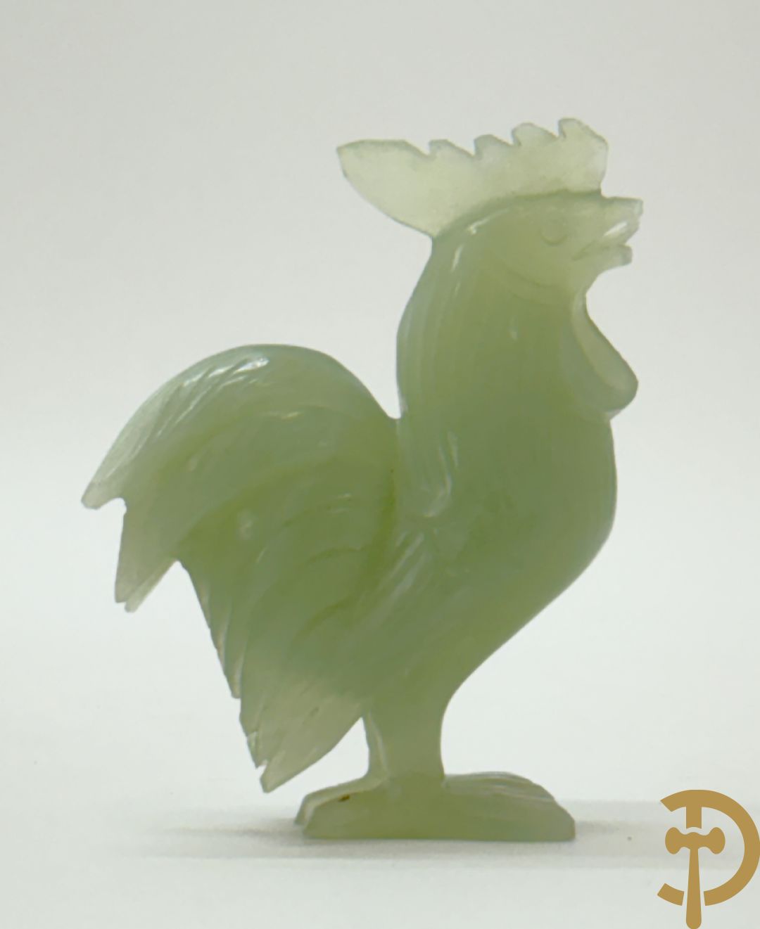 Drie handgesculpteerde Aziatische vogels met bloemenmotieven in jadeiet + klein haantje in jadeiet