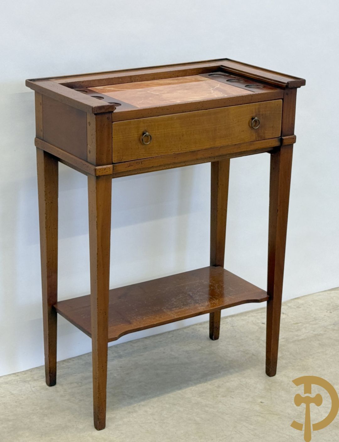 Kerselaren wandtafel met marmeren blad en ingebouwde borrelglaasjes