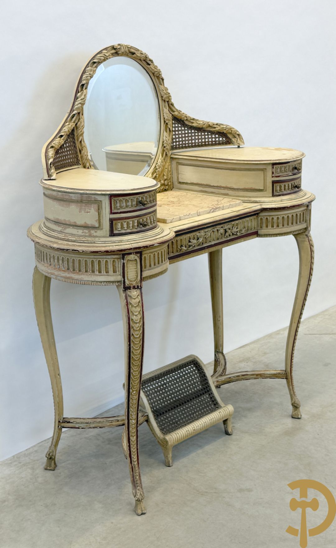 Gepatineerde damesopschiktafel met 5 lades en ovale spiegel, Louis XVI stijl