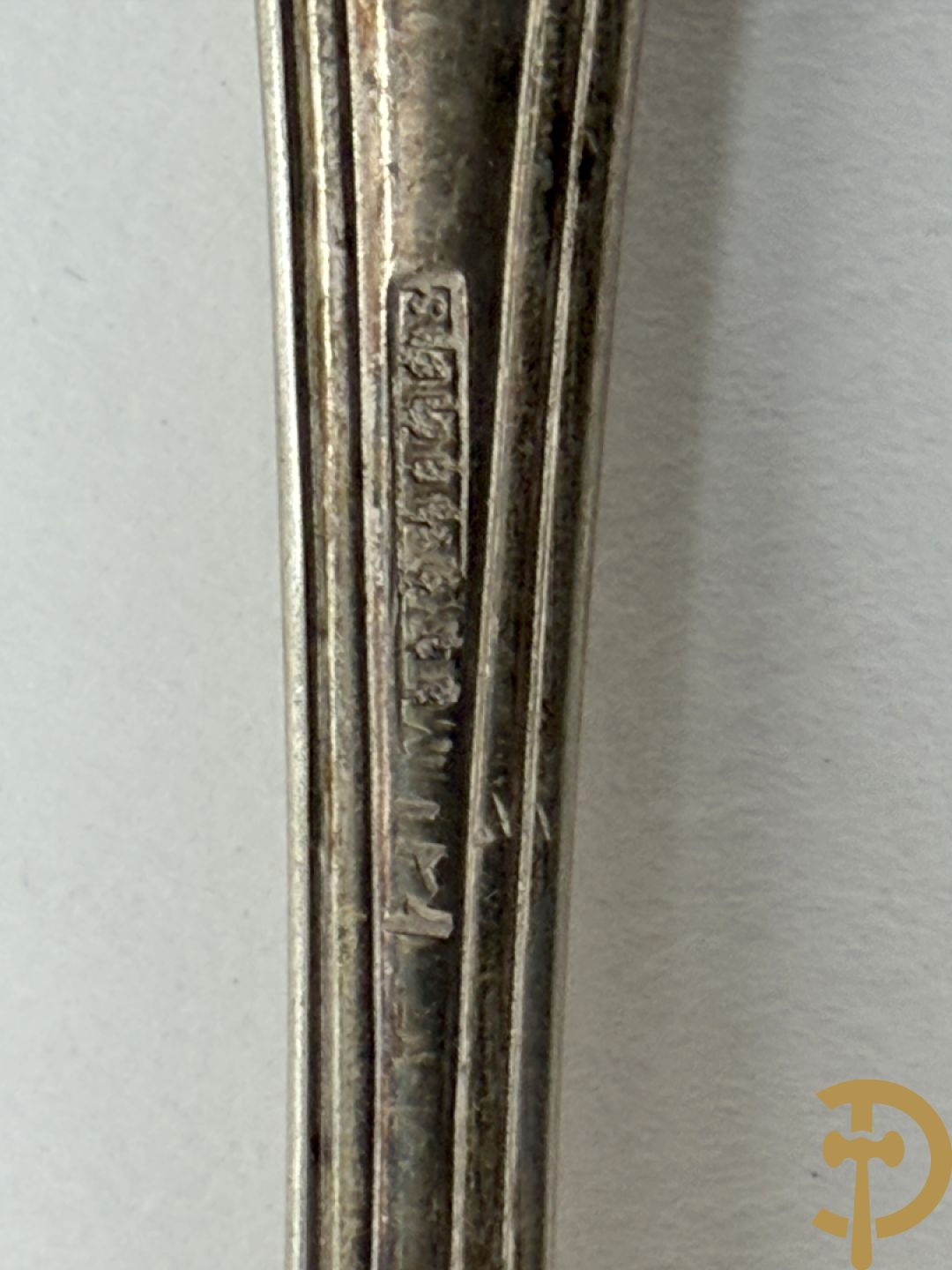 Verzilverd bestek Louis Philippe bestaande uit lepels, vorken, koffielepels en vorken + 3 sets porte couverts van o.a. Vossen