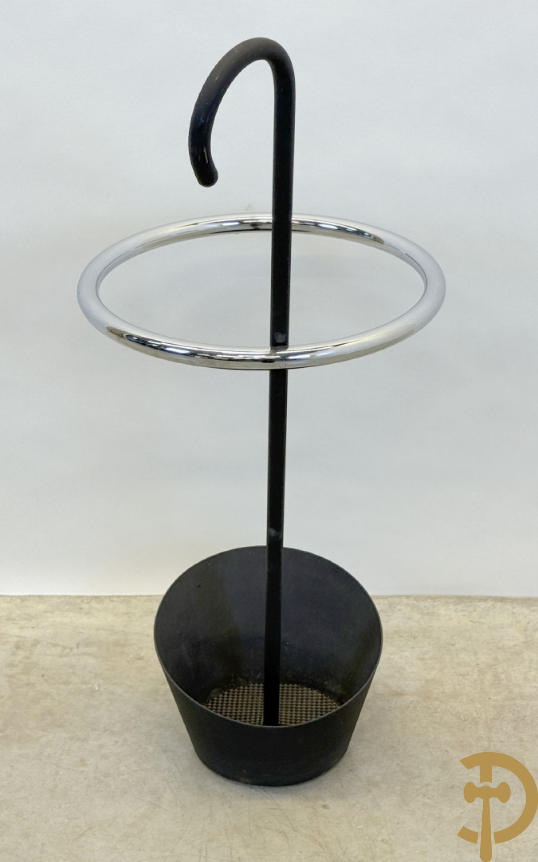Design paraplu staander in chroom/gelakt staal, designer Pastoe, designer Shiro Kuramata