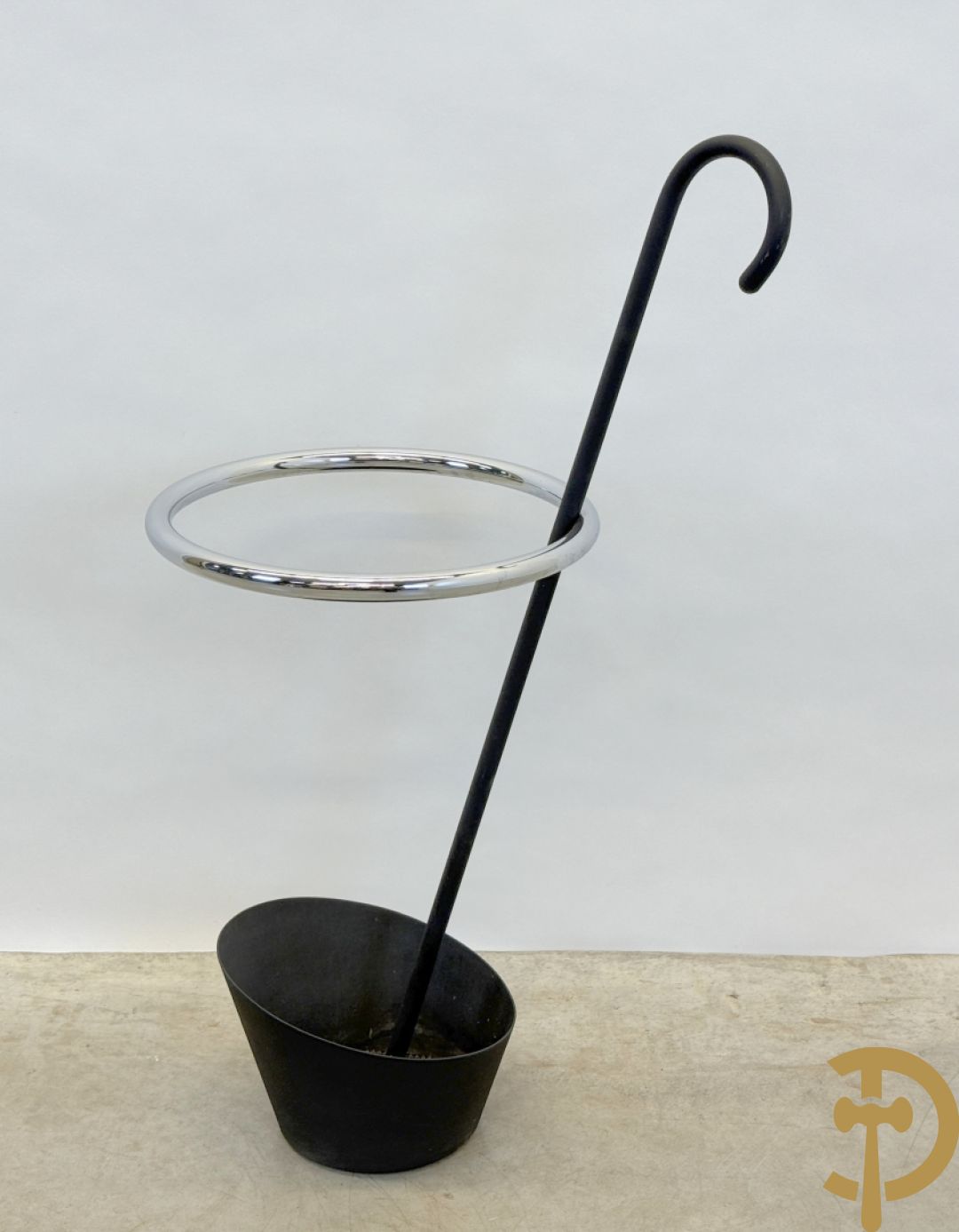 Design paraplu staander in chroom/gelakt staal, designer Pastoe, designer Shiro Kuramata
