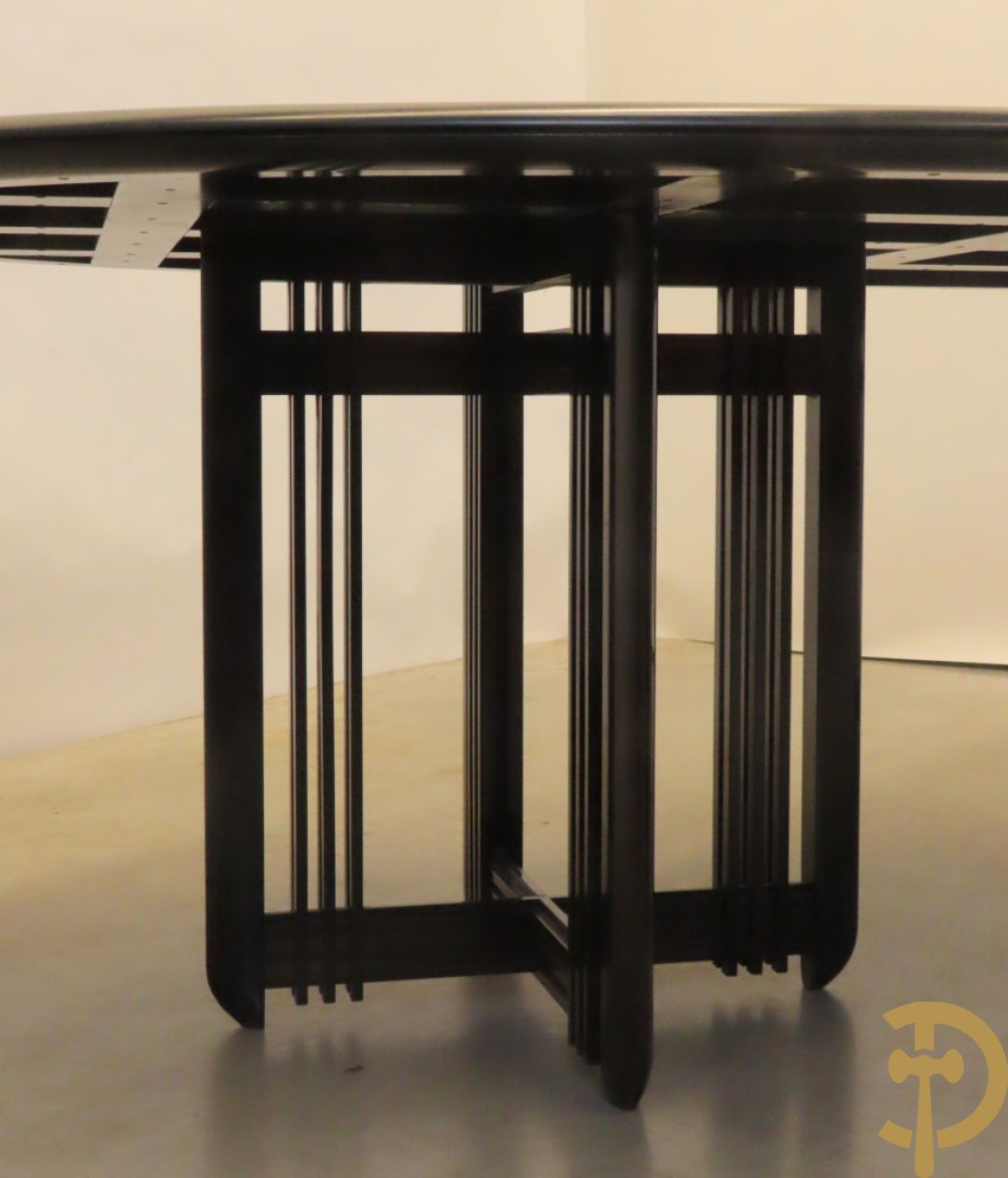Grote ovale tafel van de Italiaanse ontwerper Umberto Asnago voor Giorgetti + 10 bijhorende hoogleunige stoelen