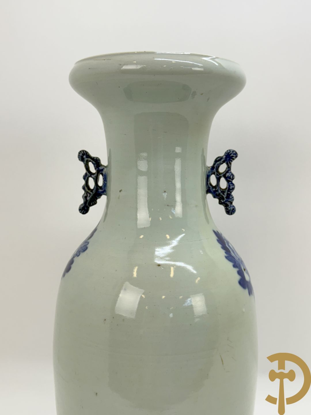 Chinese porseleinen vaas met blauw/wit fenix en bloemendecor
