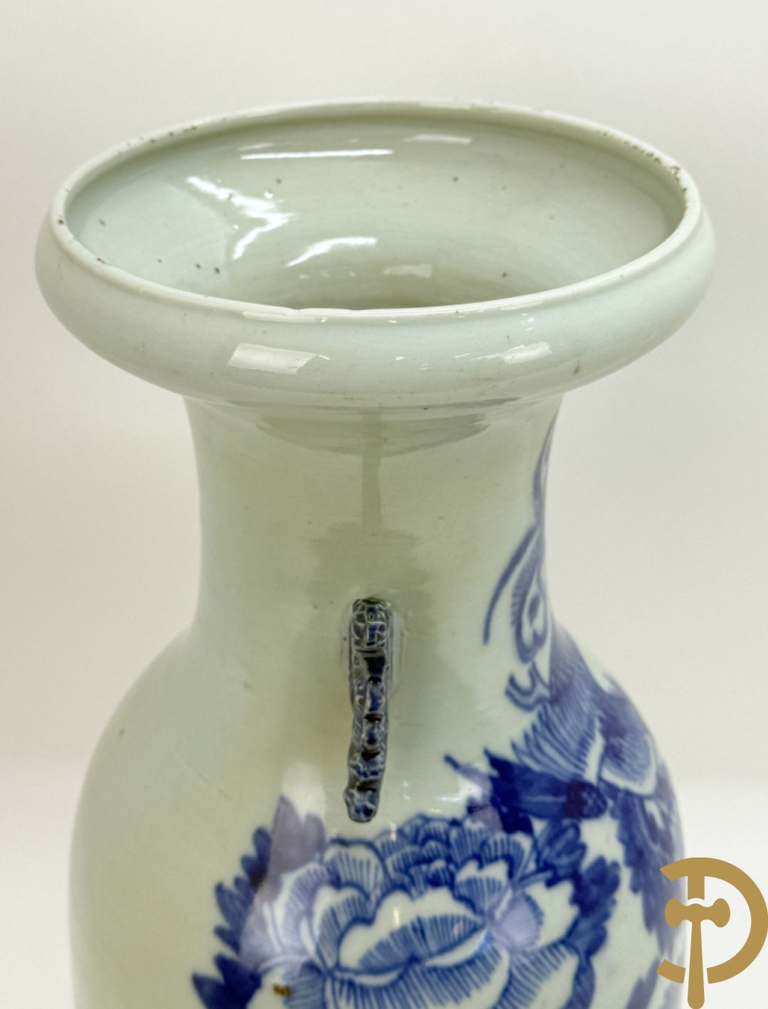 Chinese porseleinen vaas met blauw/wit fenix en bloemendecor