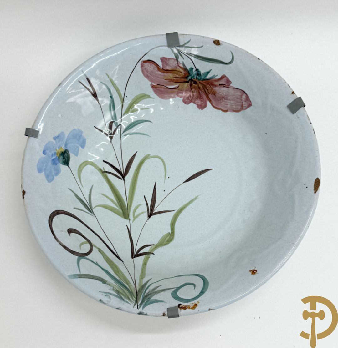 Franse borden w.o. Strassbourg met decor van luchtballon, vogel en Chinees figuurtje