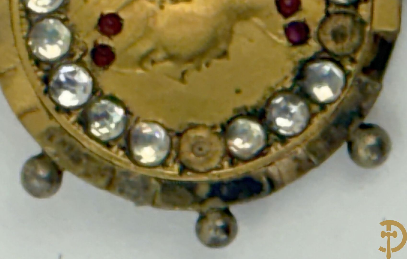 Broche gemaakt van half penny 1899 + dasspeld gemaakt van een California Fractional Gold Token met een Indiaans hoofd