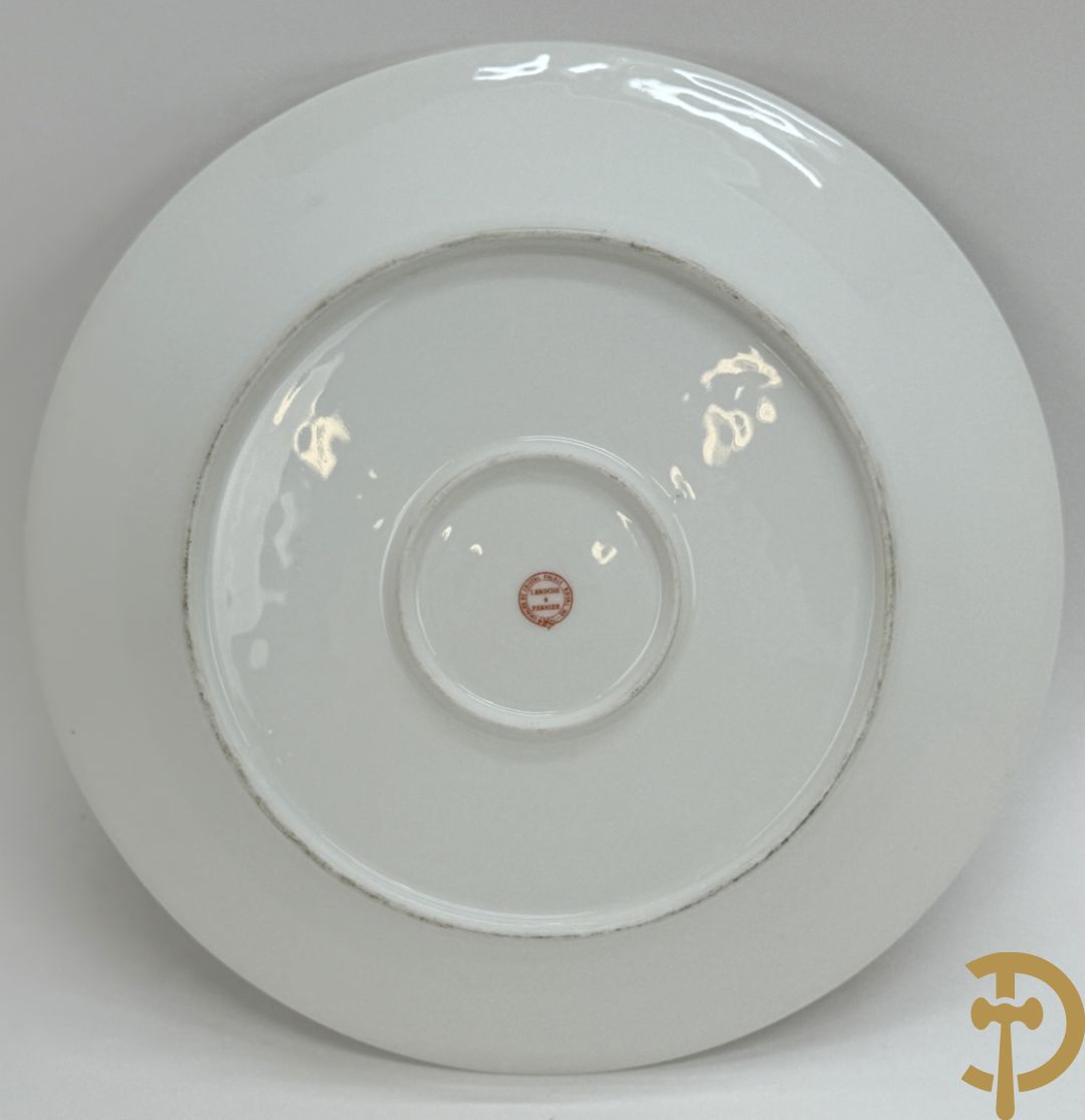 Frans porseleinen bord met decor van hoorn des overvloeds 