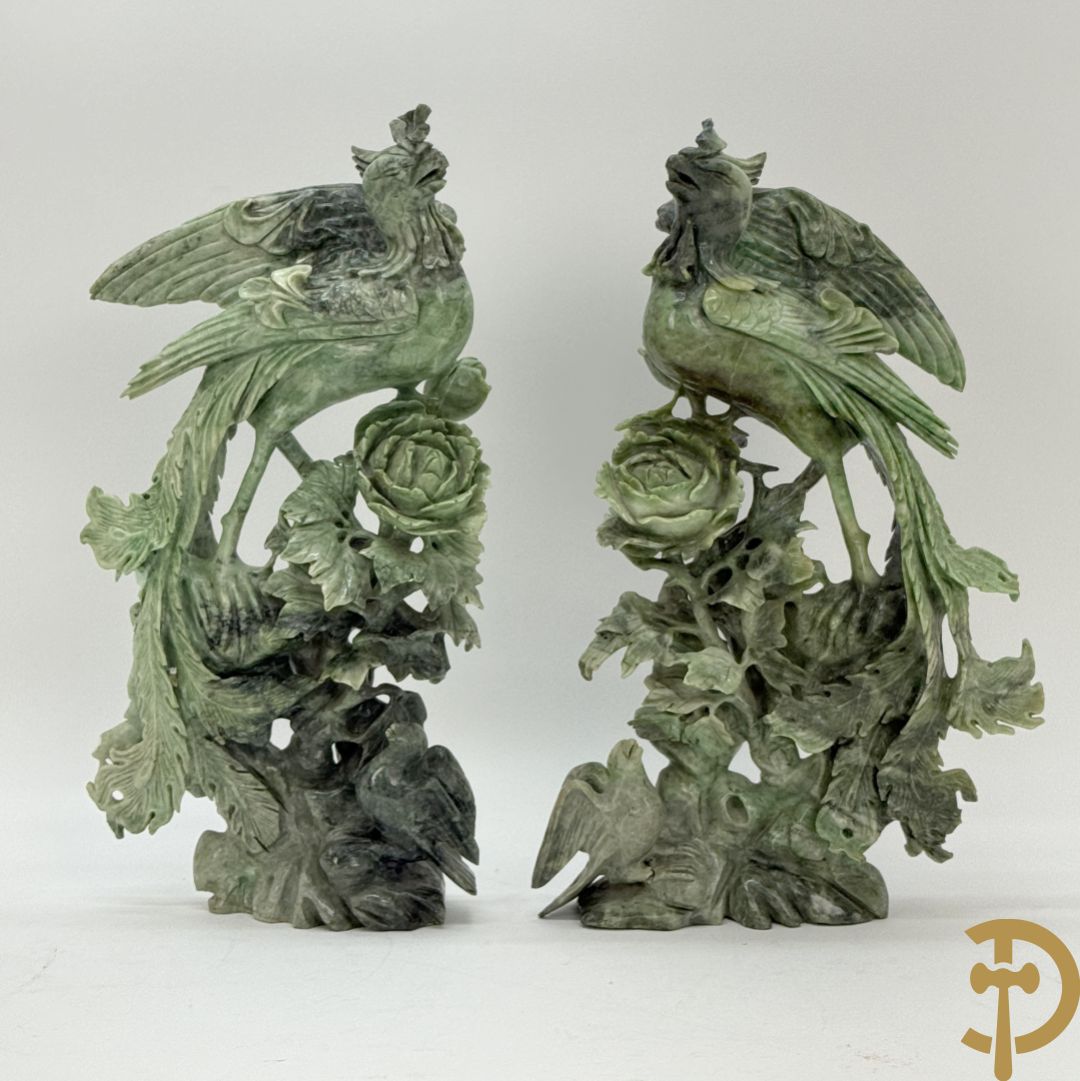 Paar Aziatische sculpturen met fenixen en pioenrozen