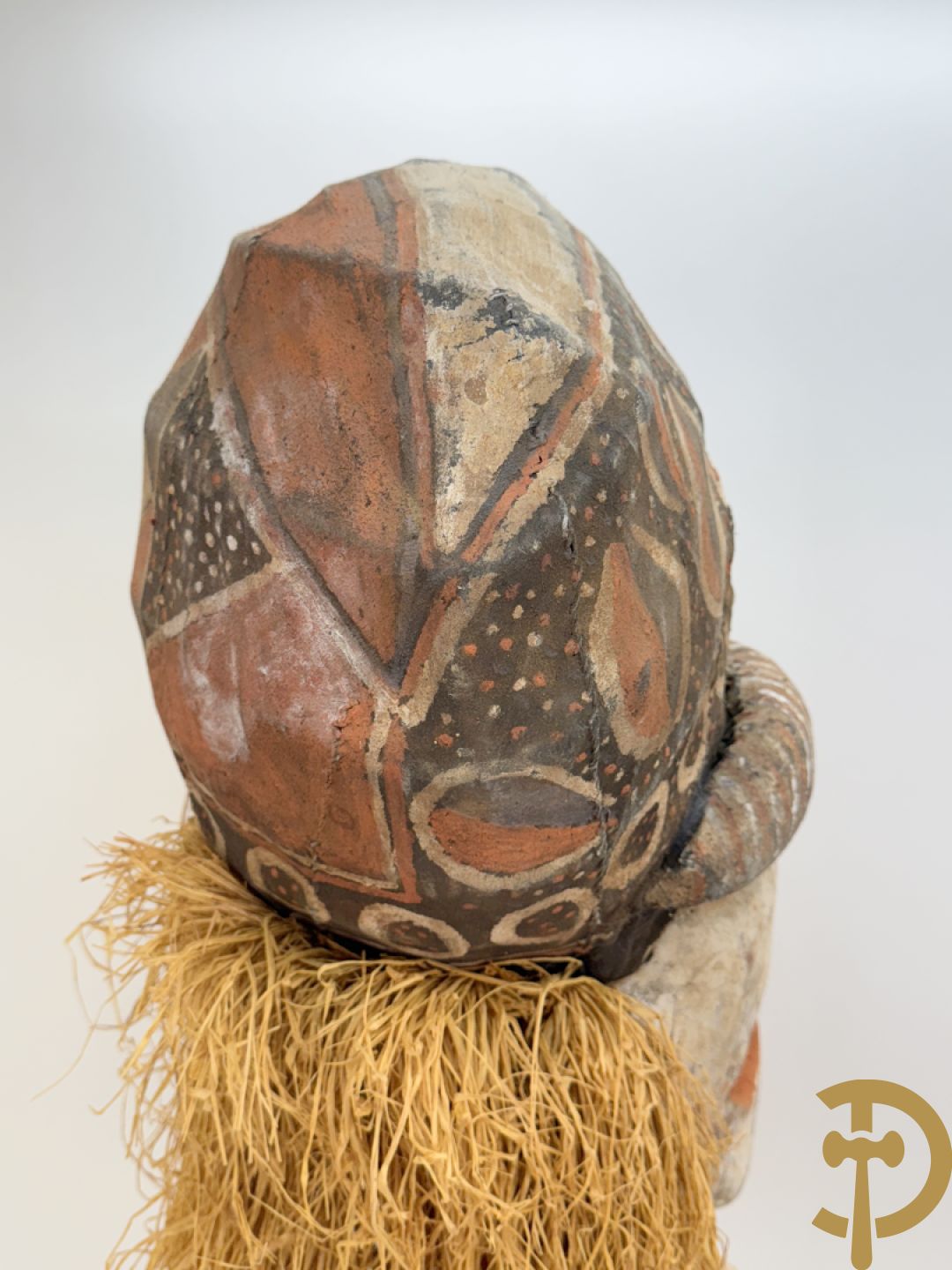 Afrikaans Yaka masker met raffia