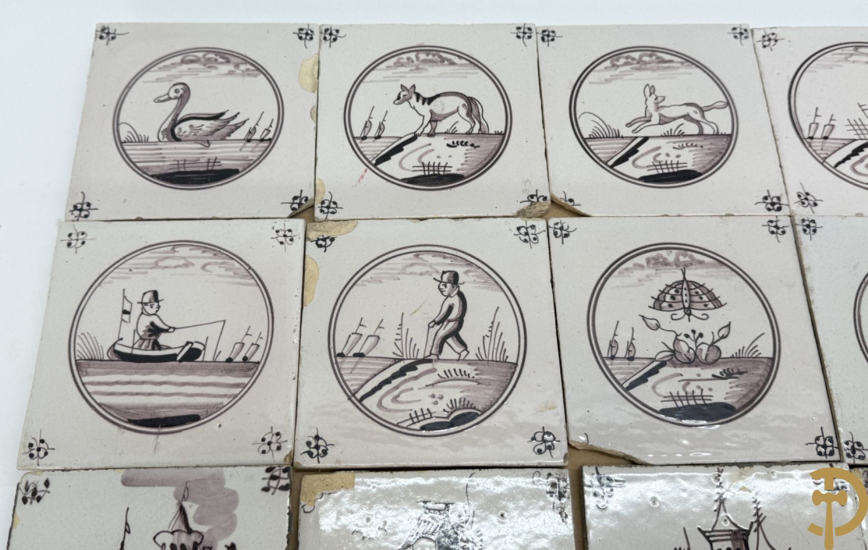 Verzameling zwart/witte Delftse tegeltjes met landschaps- en dierendecor