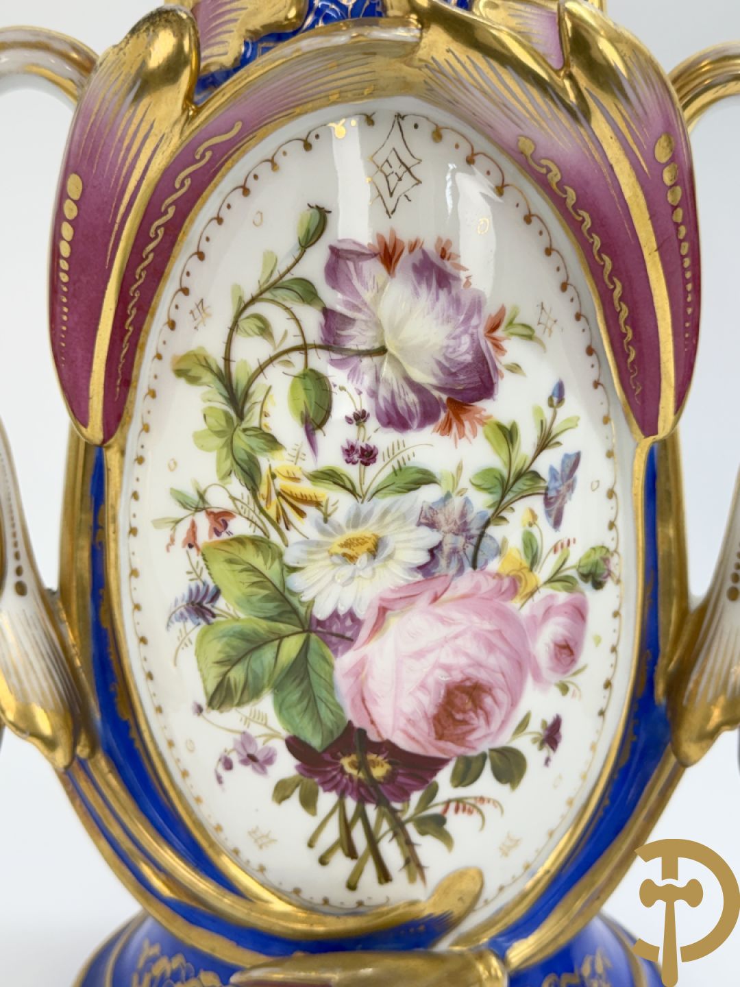 Paar Vieux Paris cornetvazen met bloemendecor, 19e