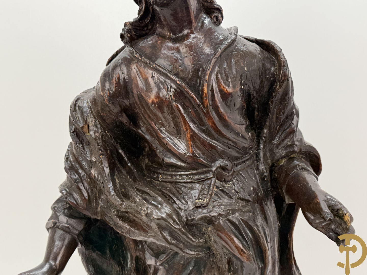 Houtgesculpteerde antieke religieuse voorstelling van evangelist, 18e