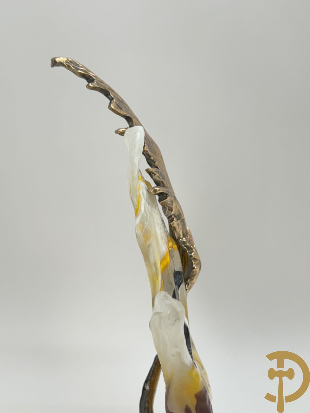 LOHE getekend - Surrealistische kopersculptuur met glas in de vorm van een vis
