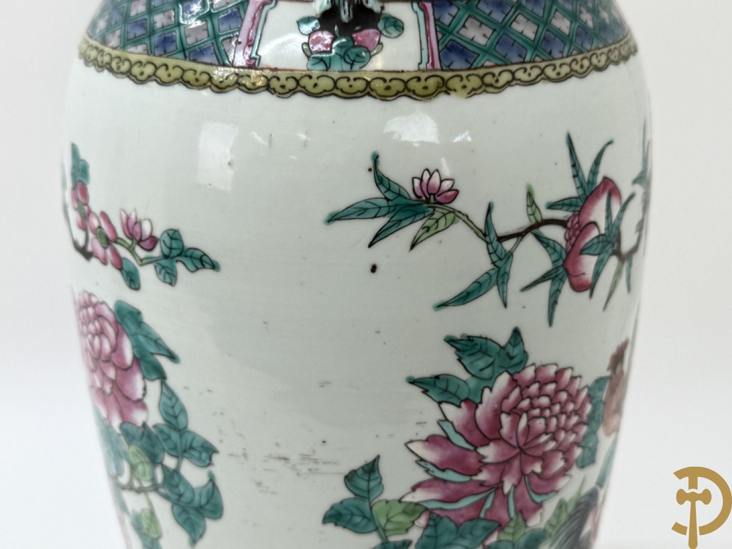 Chinese porseleinen vaas met decor van hanen en bloemen