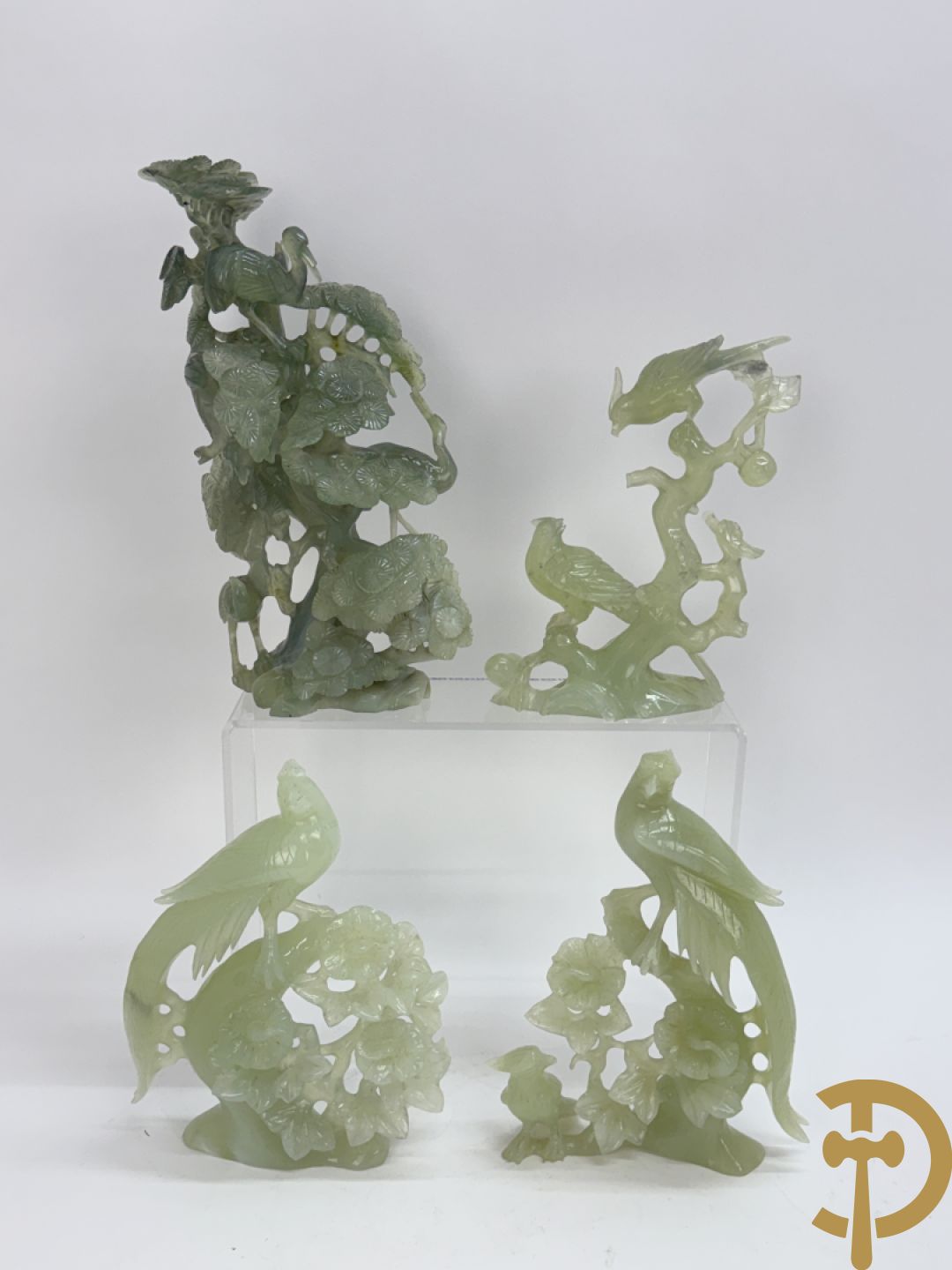Jadeiet sculptuur van boom met vogels + koppel vogels op bloemen in jadeiet + 2 vogels op tak in jadeiet
