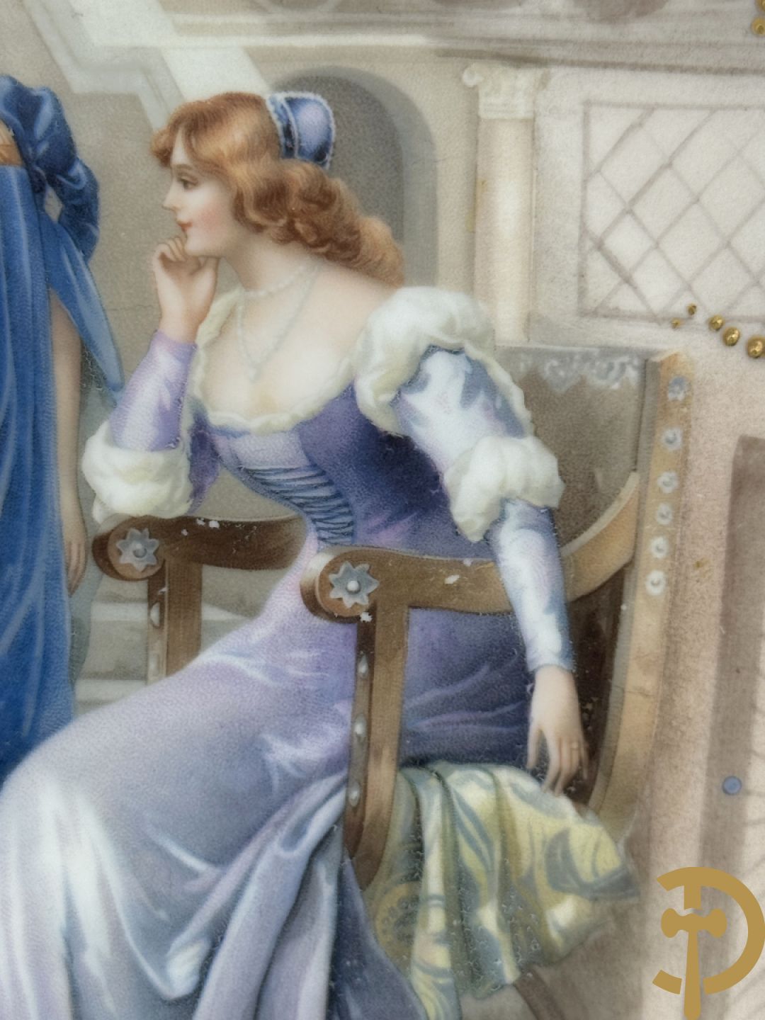 Ovale porseleinen schaal met decor van 3 dames met duiven, decor Brisson R. getekend, achteraan gemerkt Limoges france