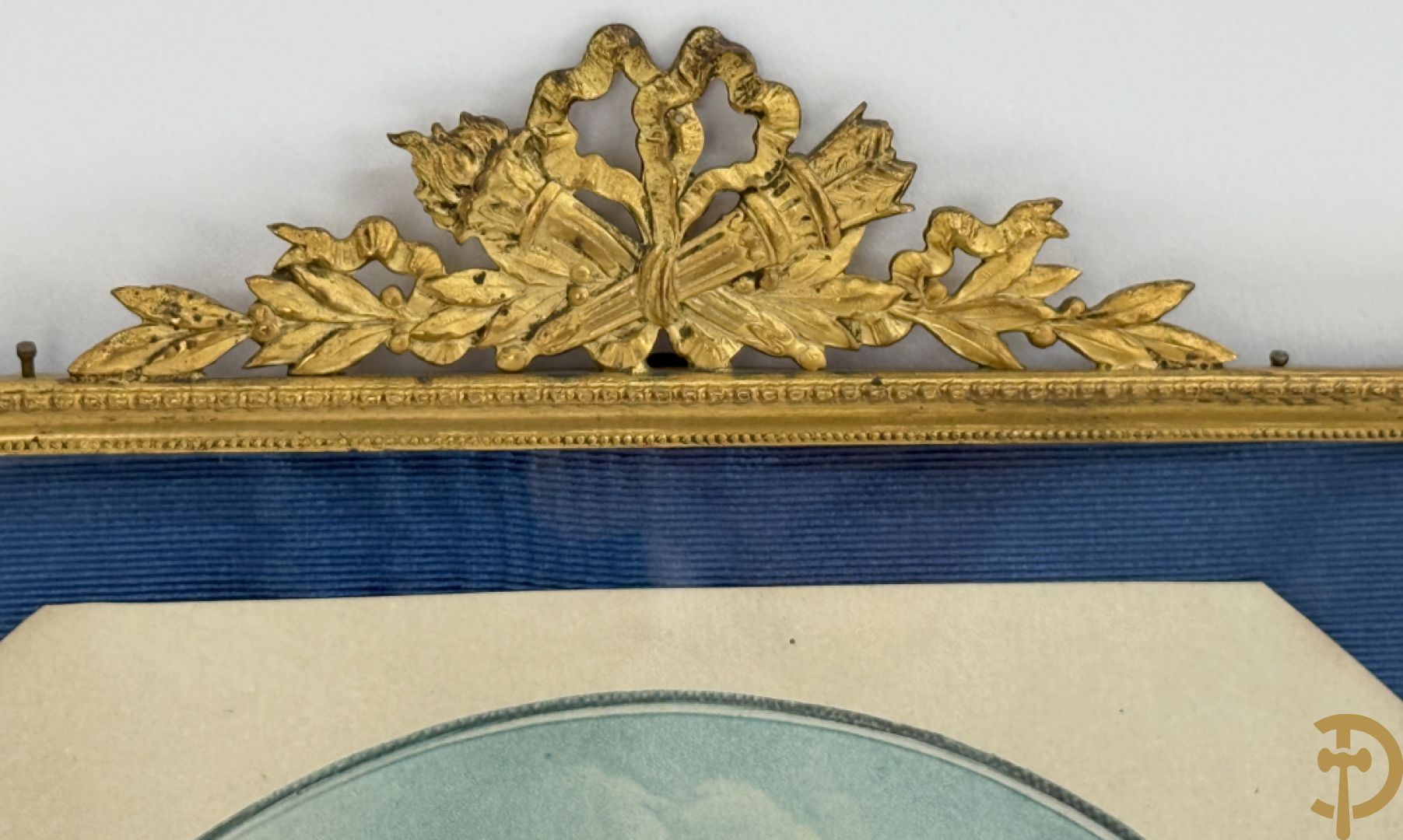 Paar koperen stijlkaders met Louis XVI strik