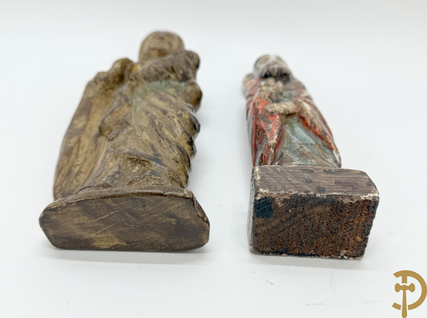 Houtgesculpteerde en vergulde Madonna met kind + gepolychromeerde houten Christusfiguur