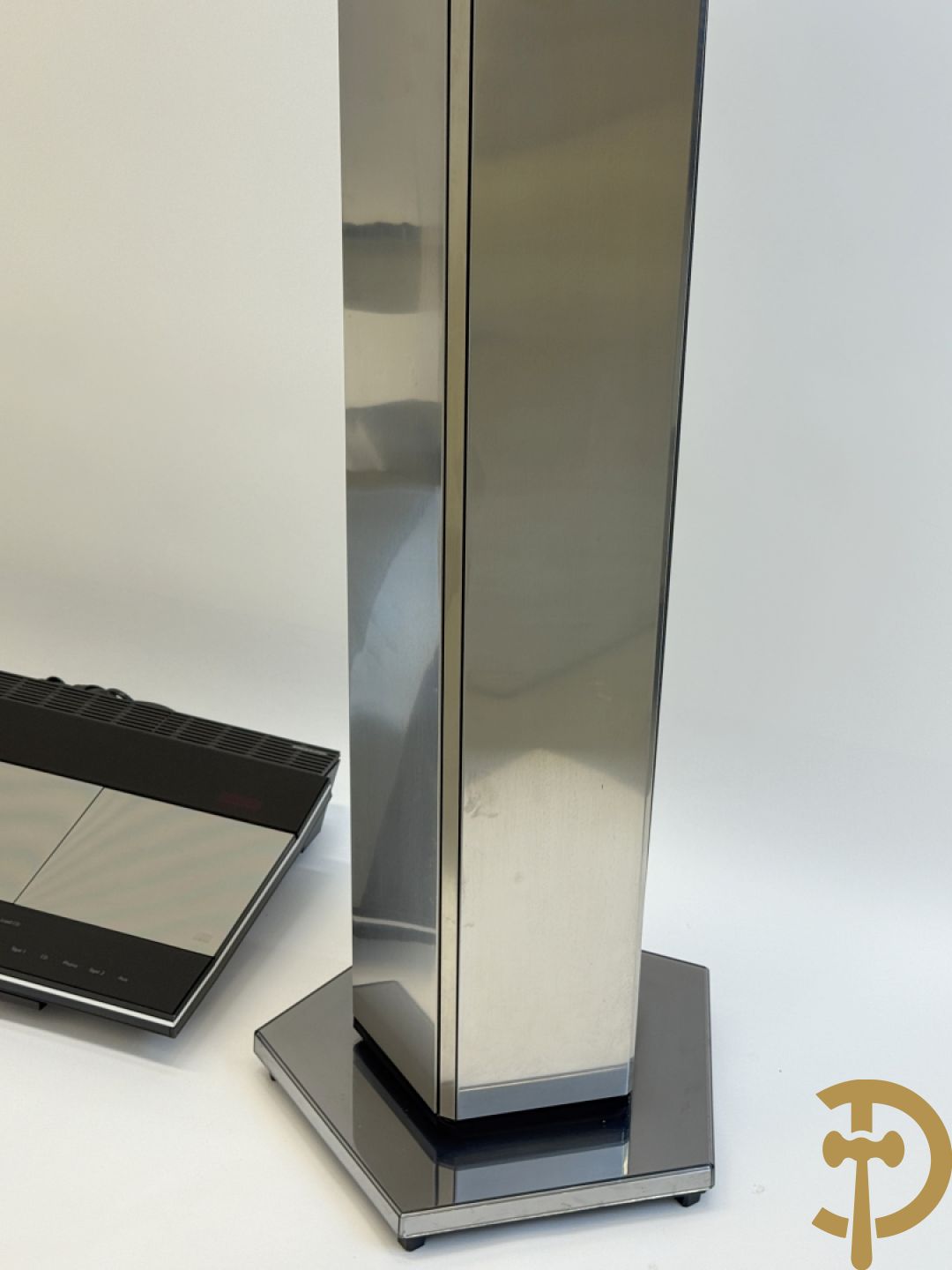 Design muziekinstallatie B & O Beocenter 9500 met bijhorende toren luidsprekers type 6611