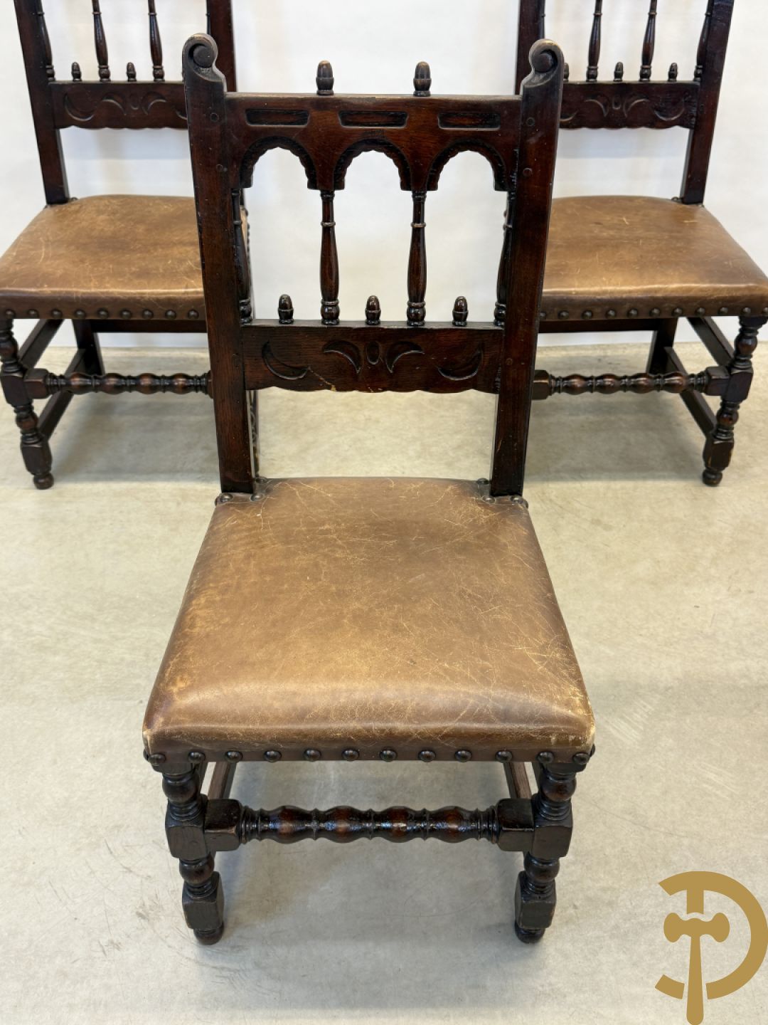 Grote massief eiken openklapbare gatelegg tafel + 6 Engelse eiken stoelen met lederen zitting