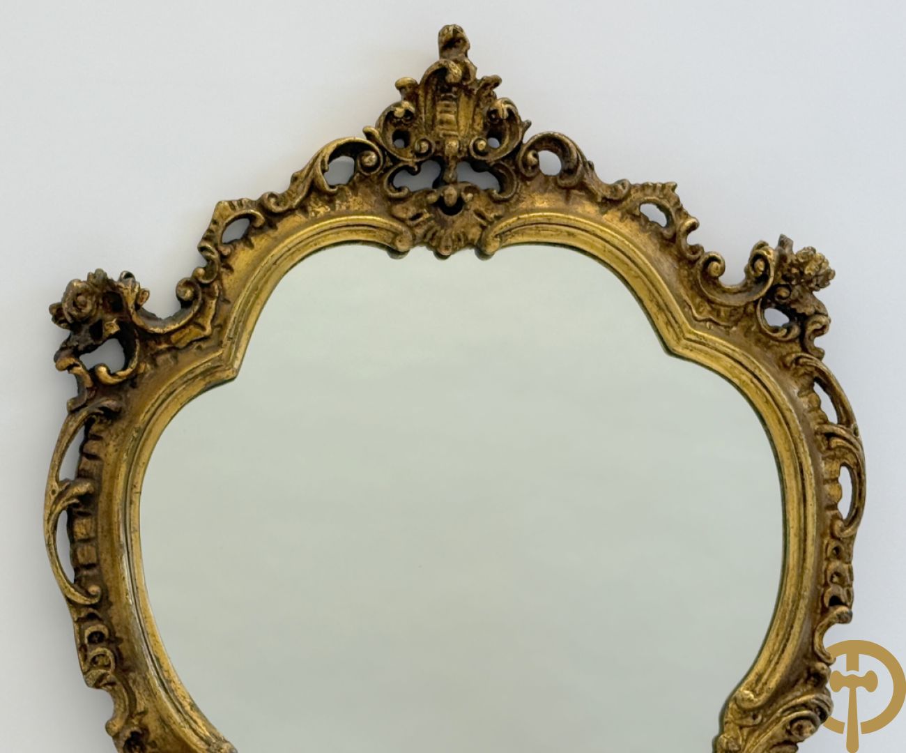 Vergulde spiegel met rocailles en bloemenmotieven, Louis XV stijl