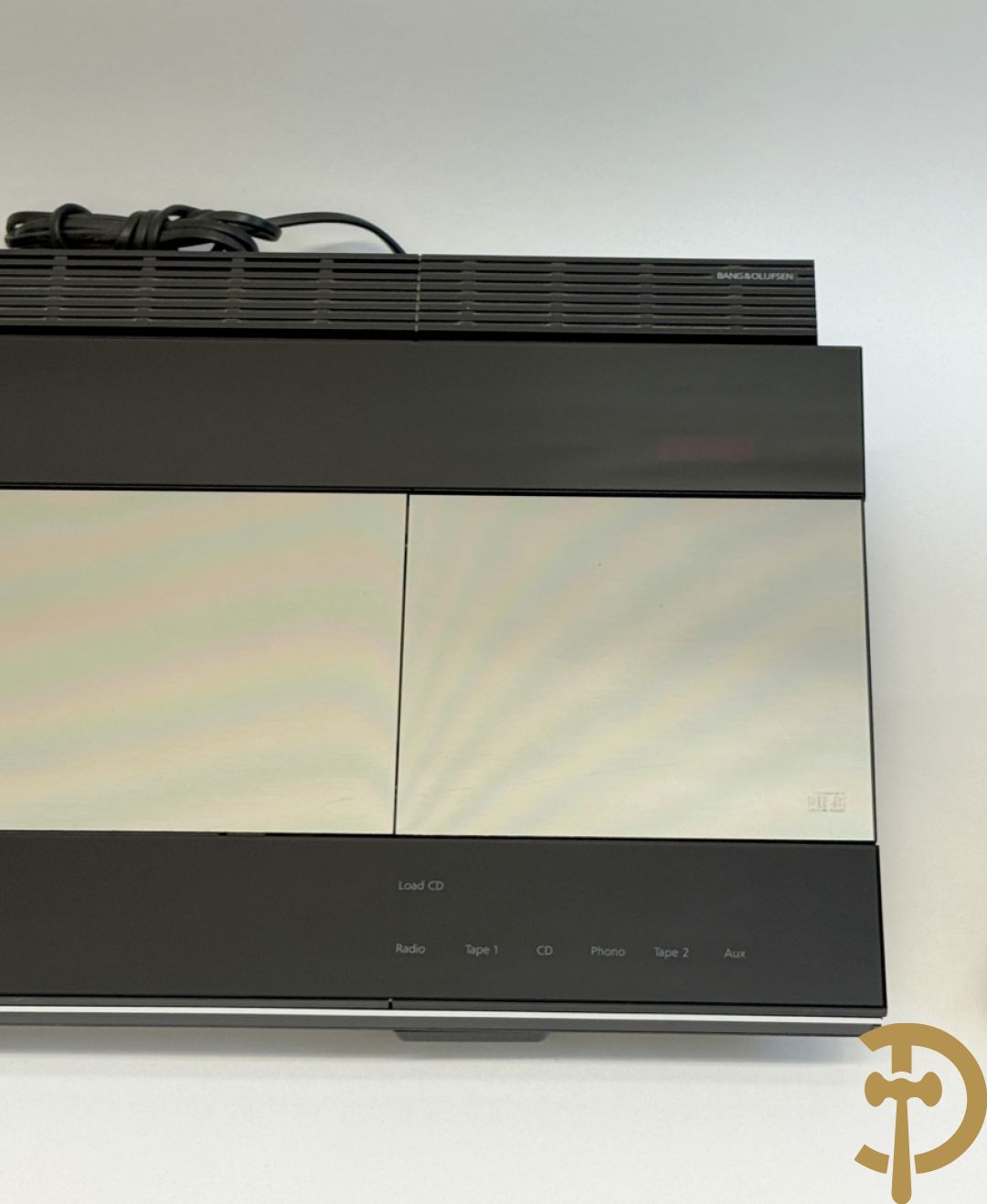 Design muziekinstallatie B & O Beocenter 9500 met bijhorende toren luidsprekers type 6611