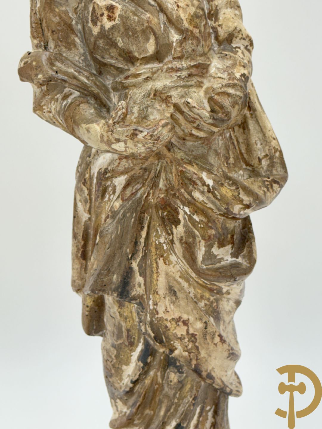 Gepatineerde en gepolychromeerde houtgesculpteerde Madonna, 18e