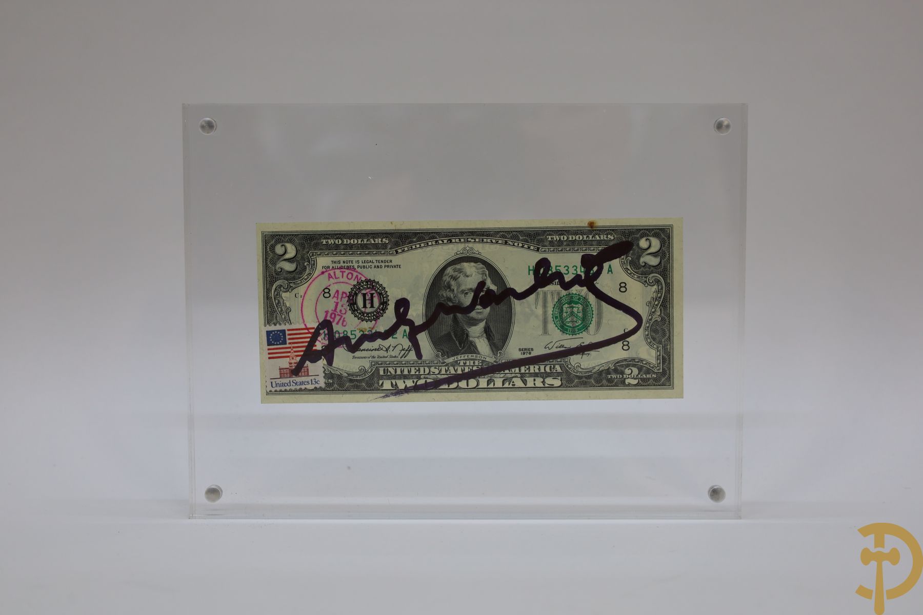 Warhol Andy getekend op Amerikaans 2 dollar biljet  
Serial Number: H08533432A
Year: 1976
Stamp and stamp of the American post office dated April 13, 1976 
Factory Warhol stamp on the back