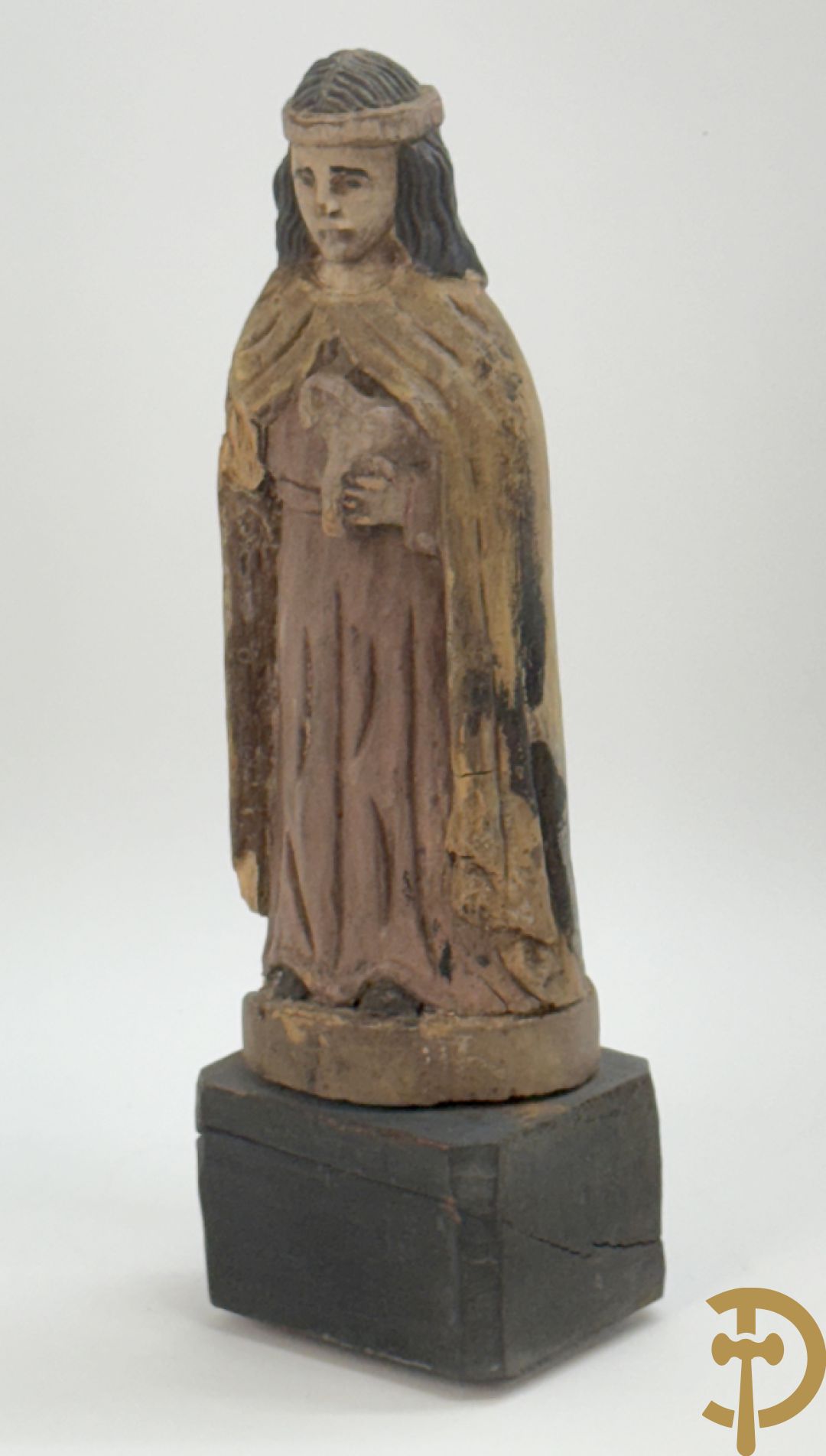Volkse houtsculptuur van Heilige figuur met lam