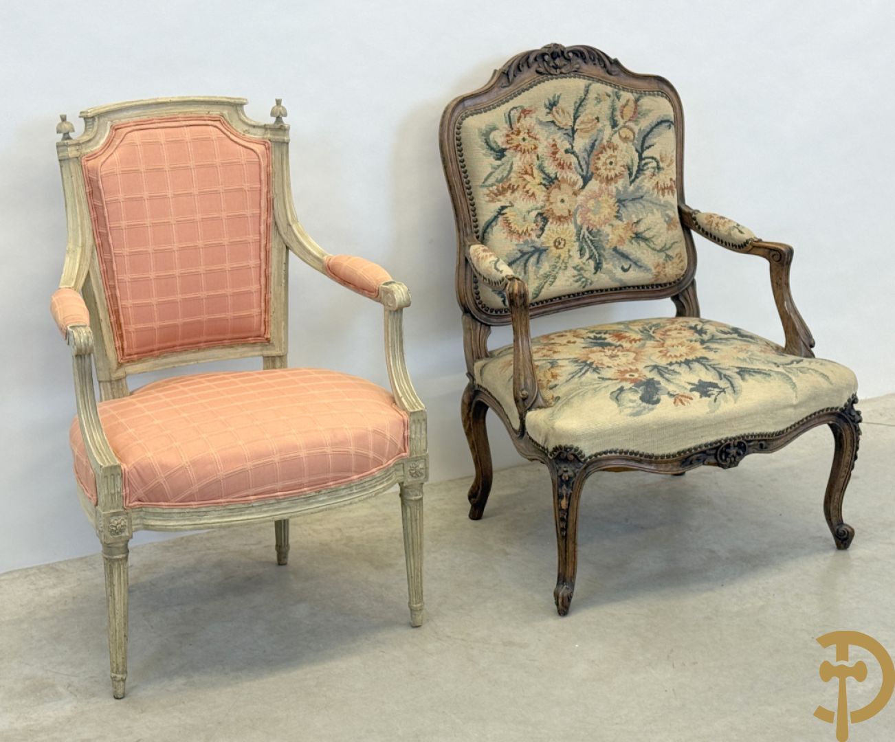 Gemonochromeerde Louis XVI armzetel + Louis XV armzetel met petit points